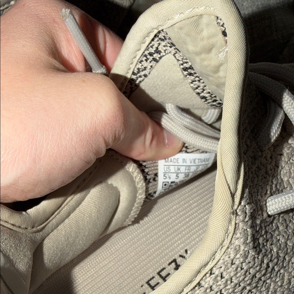 Adidas Yeezy Boost 350 V2 Slate Shoes (Without Box) - Picture 5 of 6